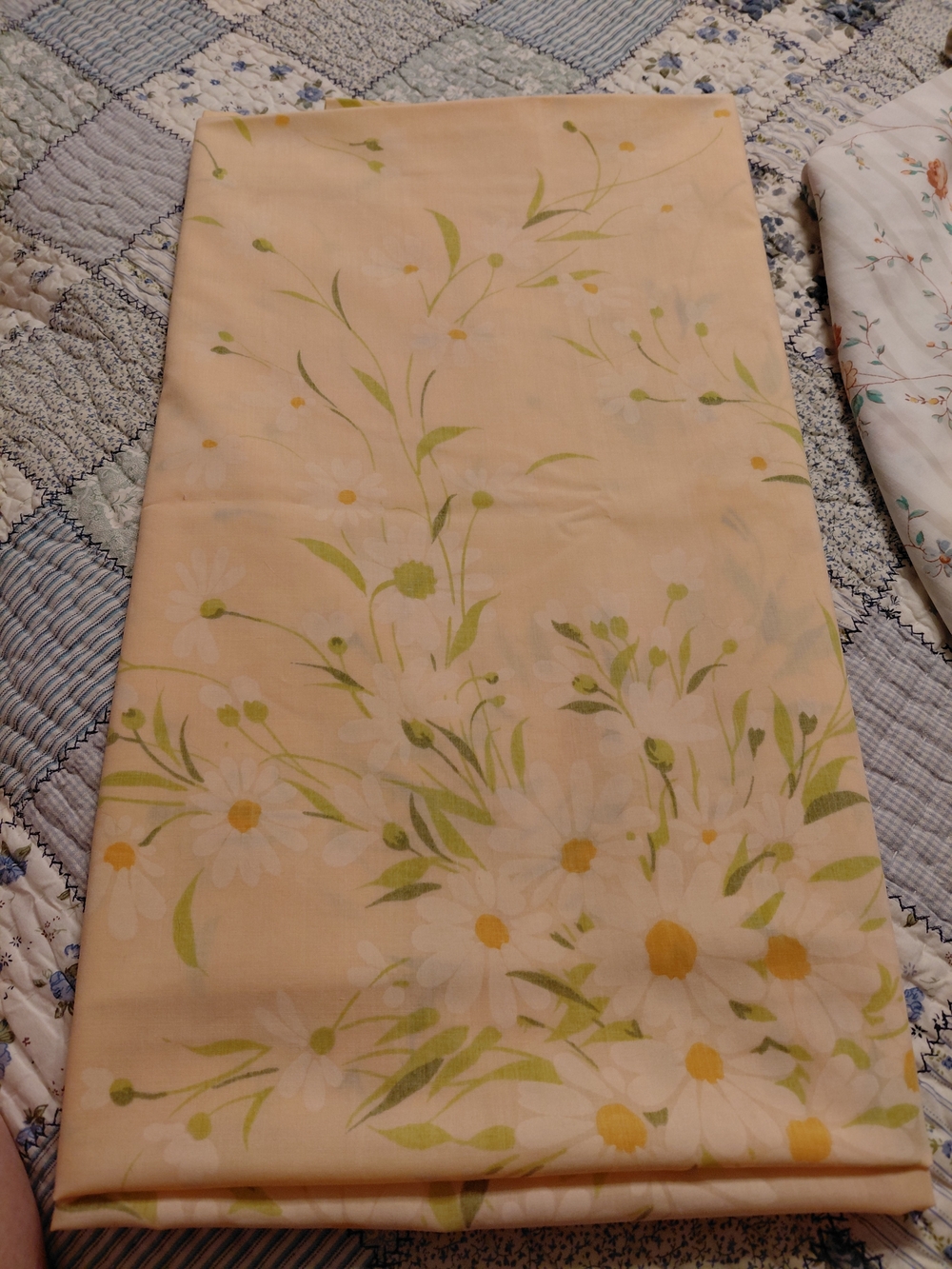 Vintage Floral Daisy Print Peach Twin Sheet